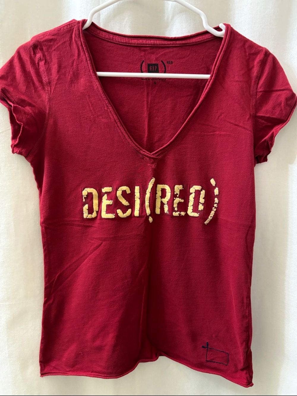 GAP Vintage Red V-Neck 'DESI(RED)' Graphic Tee